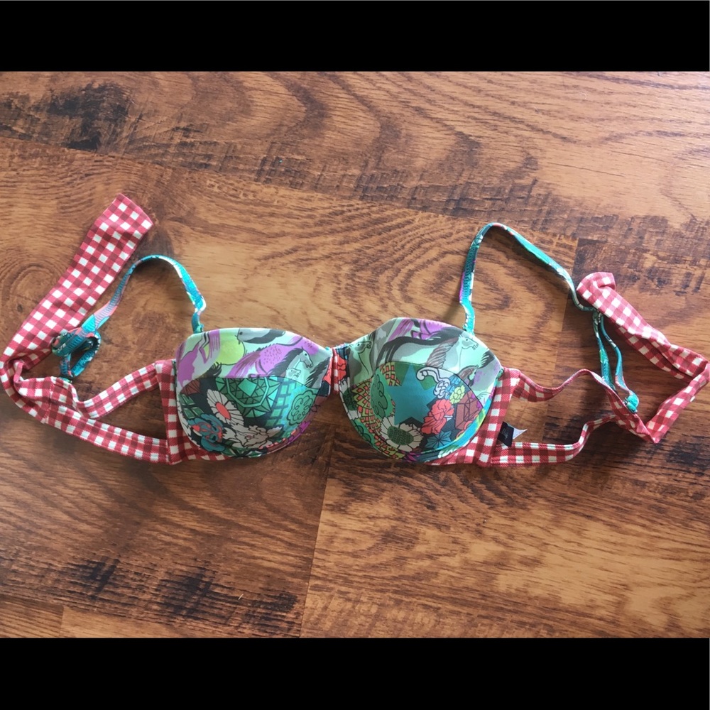 🐠SOLD!🐠Maaji bikini top medium EUC!
